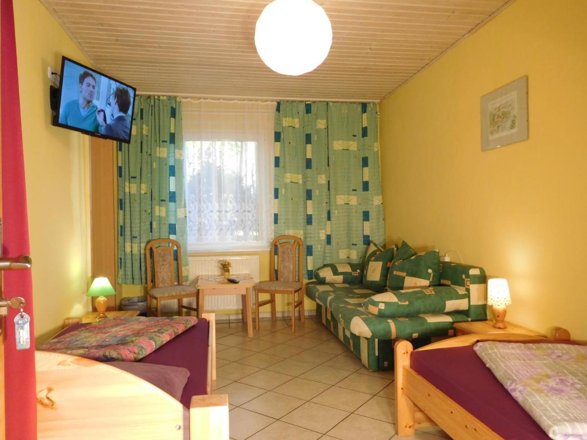 Hostel Waldhaus Am Ferienpark Mirow -Zimmer Du Wc Dış mekan fotoğraf