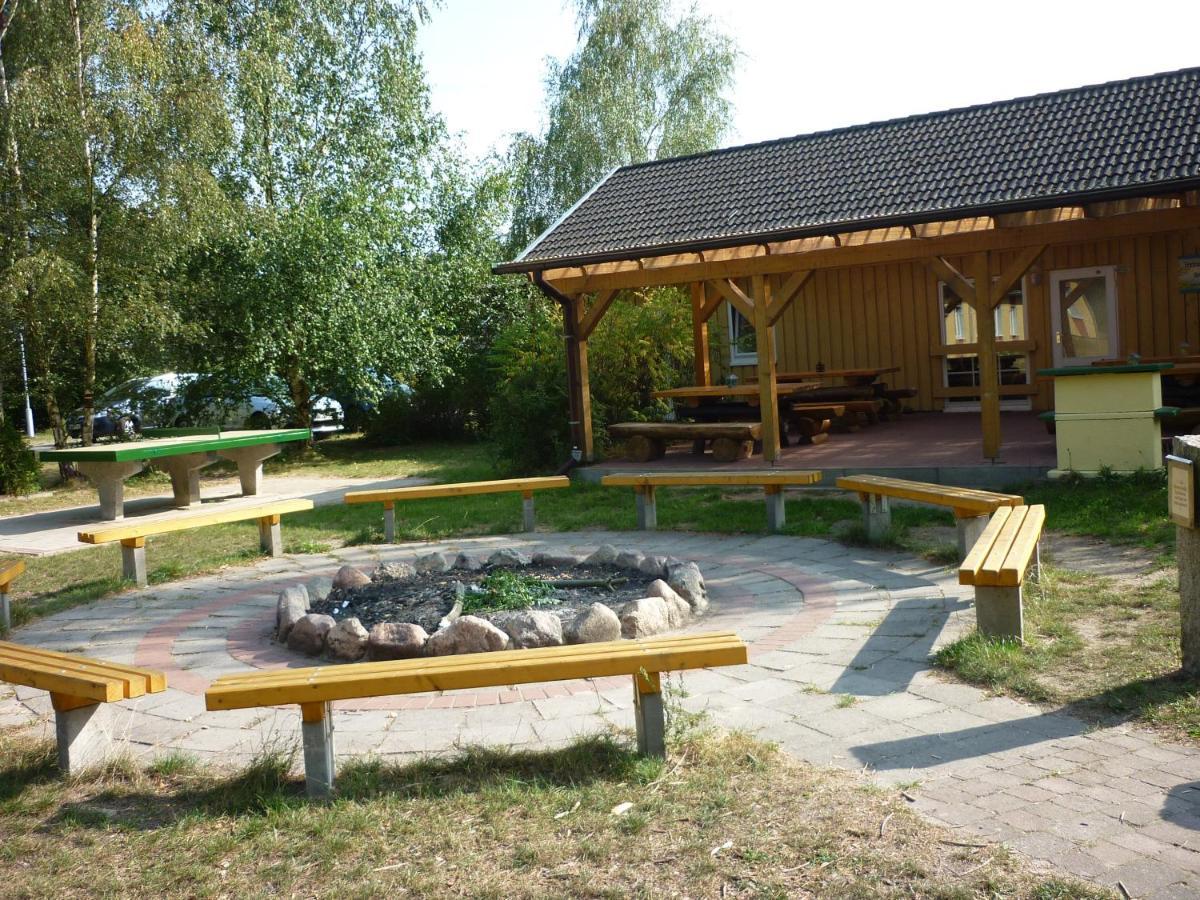 Hostel Waldhaus Am Ferienpark Mirow -Zimmer Du Wc Dış mekan fotoğraf