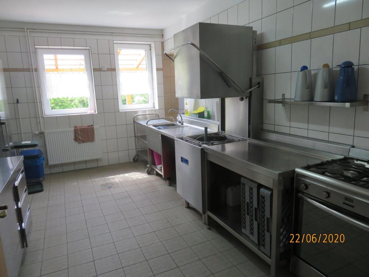 Hostel Waldhaus Am Ferienpark Mirow -Zimmer Du Wc Dış mekan fotoğraf