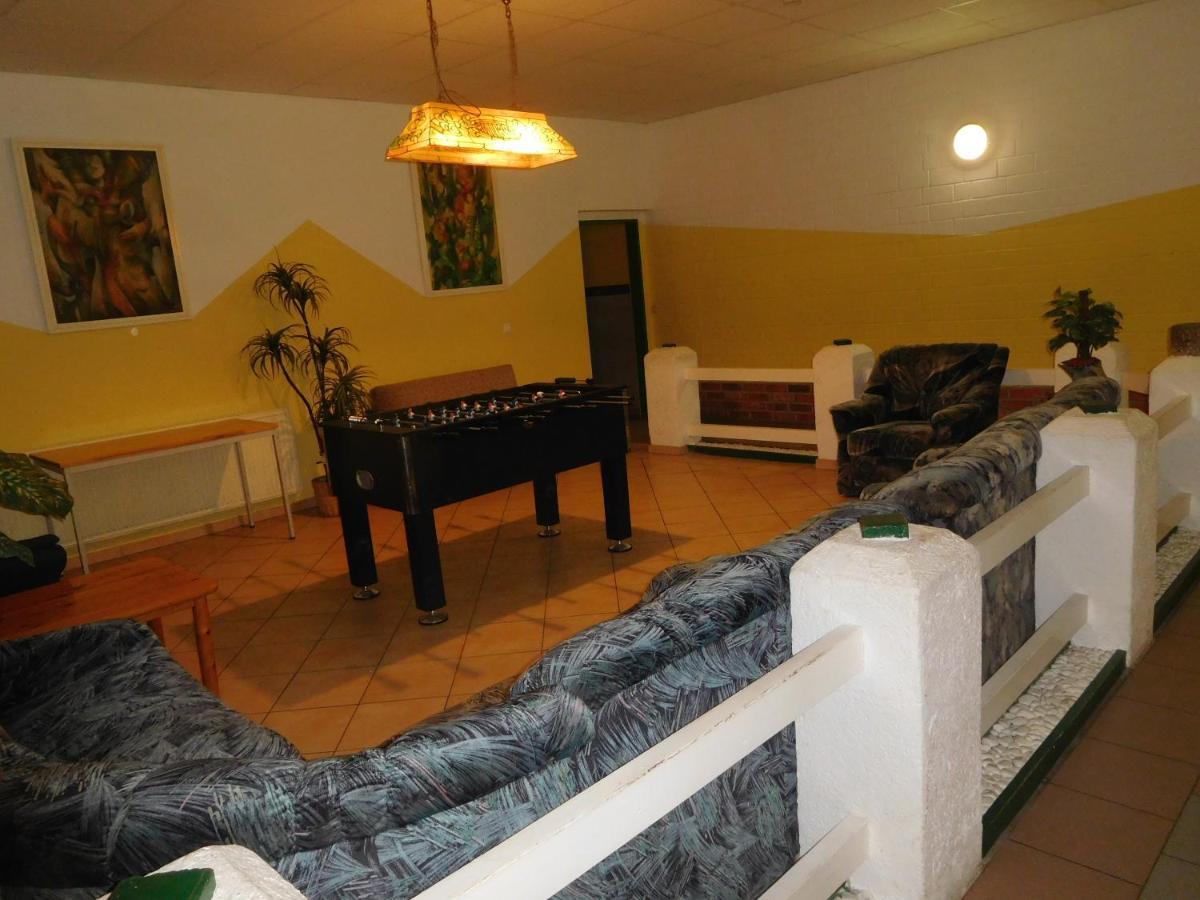 Hostel Waldhaus Am Ferienpark Mirow -Zimmer Du Wc Dış mekan fotoğraf