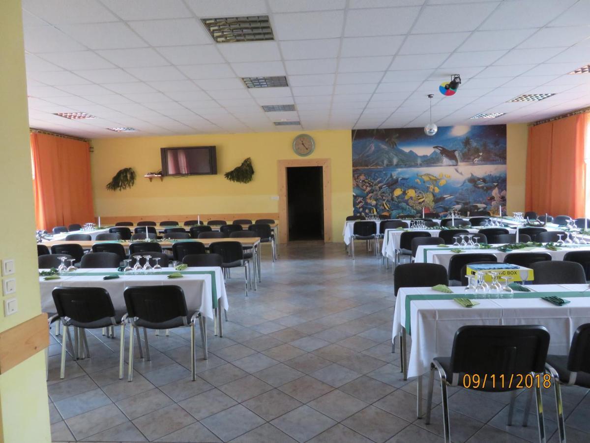 Hostel Waldhaus Am Ferienpark Mirow -Zimmer Du Wc Dış mekan fotoğraf