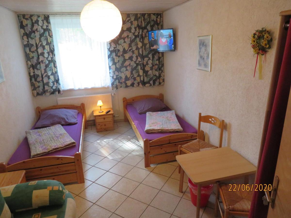 Hostel Waldhaus Am Ferienpark Mirow -Zimmer Du Wc Dış mekan fotoğraf