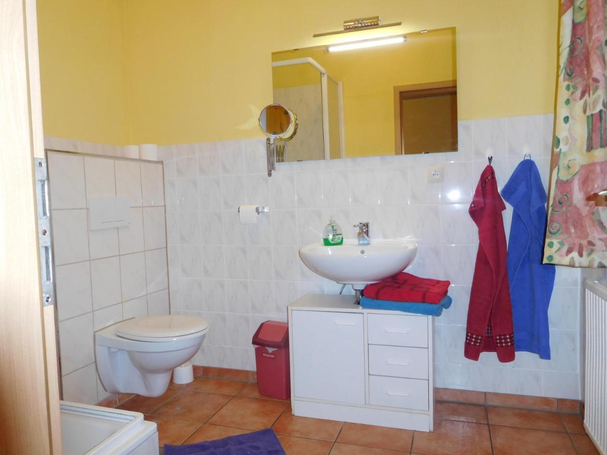 Hostel Waldhaus Am Ferienpark Mirow -Zimmer Du Wc Dış mekan fotoğraf