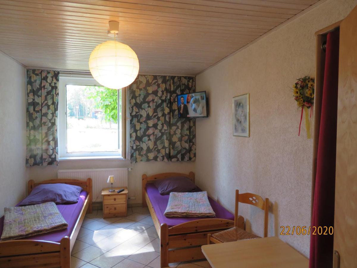 Hostel Waldhaus Am Ferienpark Mirow -Zimmer Du Wc Dış mekan fotoğraf