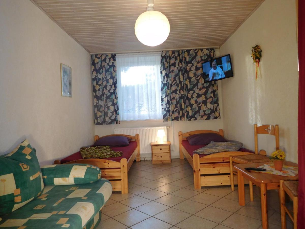 Hostel Waldhaus Am Ferienpark Mirow -Zimmer Du Wc Dış mekan fotoğraf