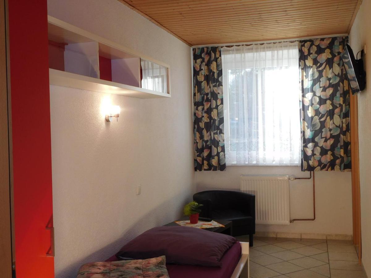 Hostel Waldhaus Am Ferienpark Mirow -Zimmer Du Wc Dış mekan fotoğraf