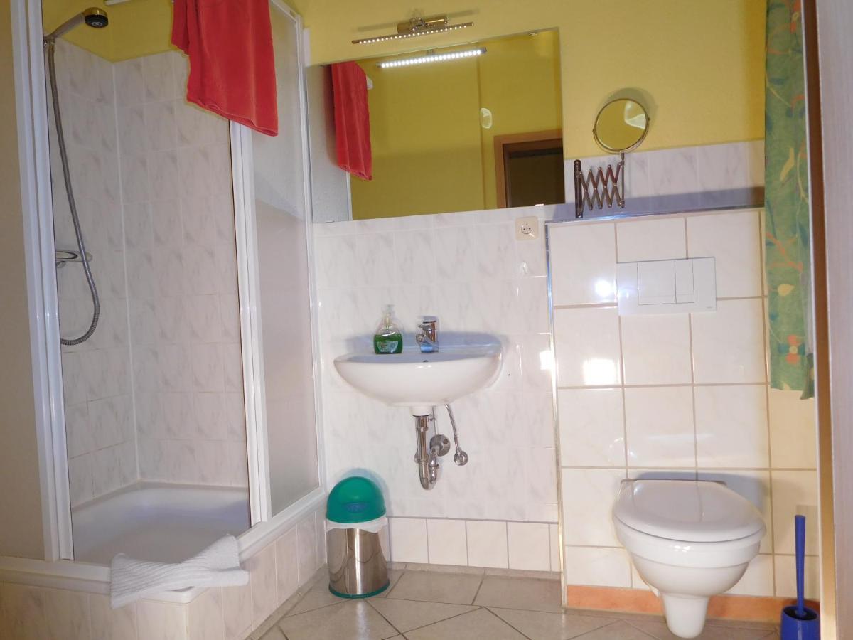 Hostel Waldhaus Am Ferienpark Mirow -Zimmer Du Wc Dış mekan fotoğraf